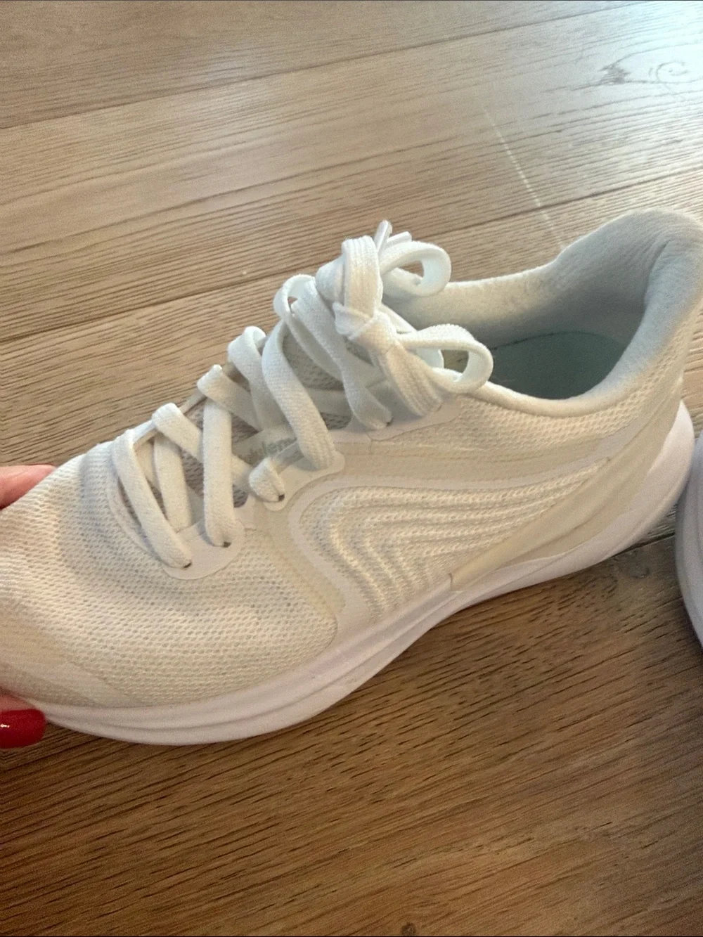 lululemon athletica women White Lace-Up Athletic Sneakers size 5.5